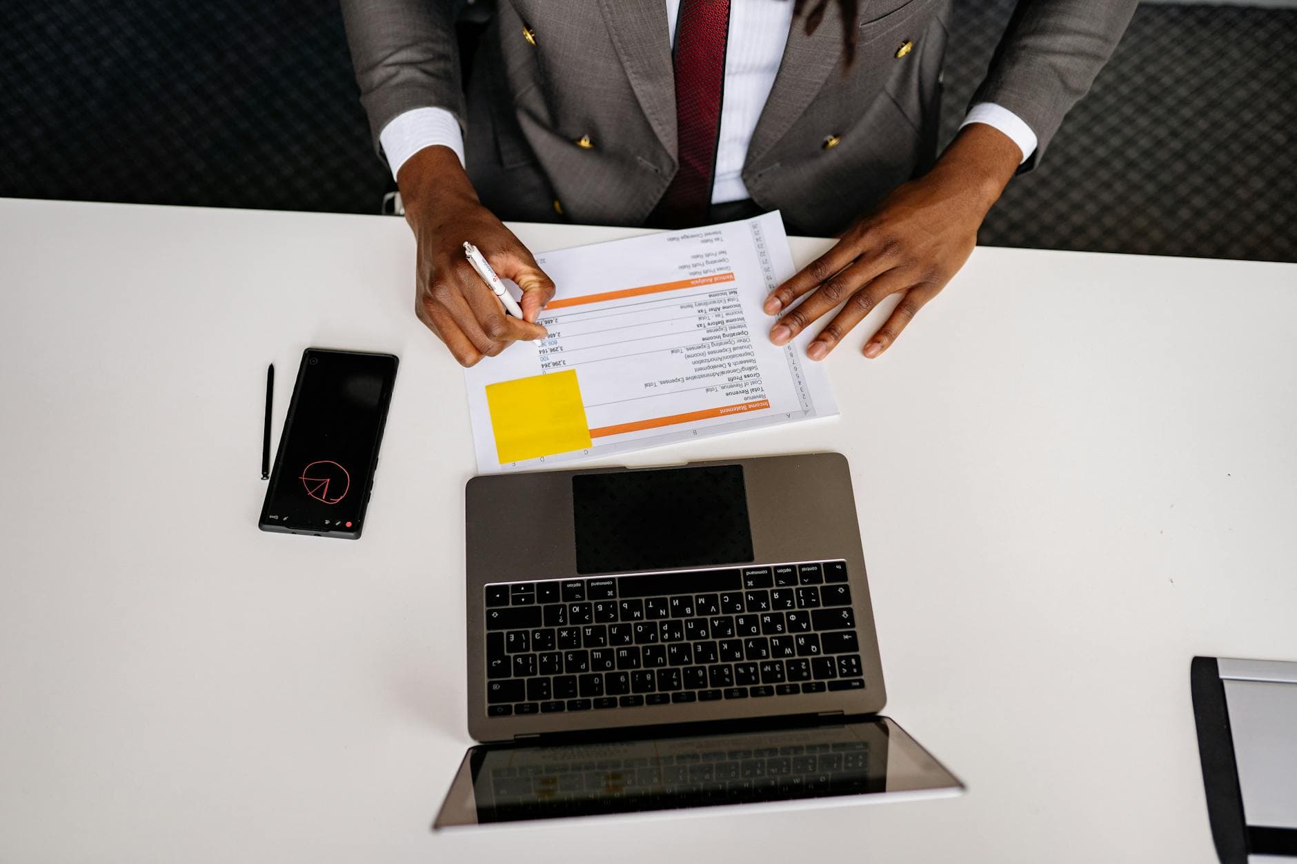 Comparatif des critères de choix d'une agence SEO pour une PME