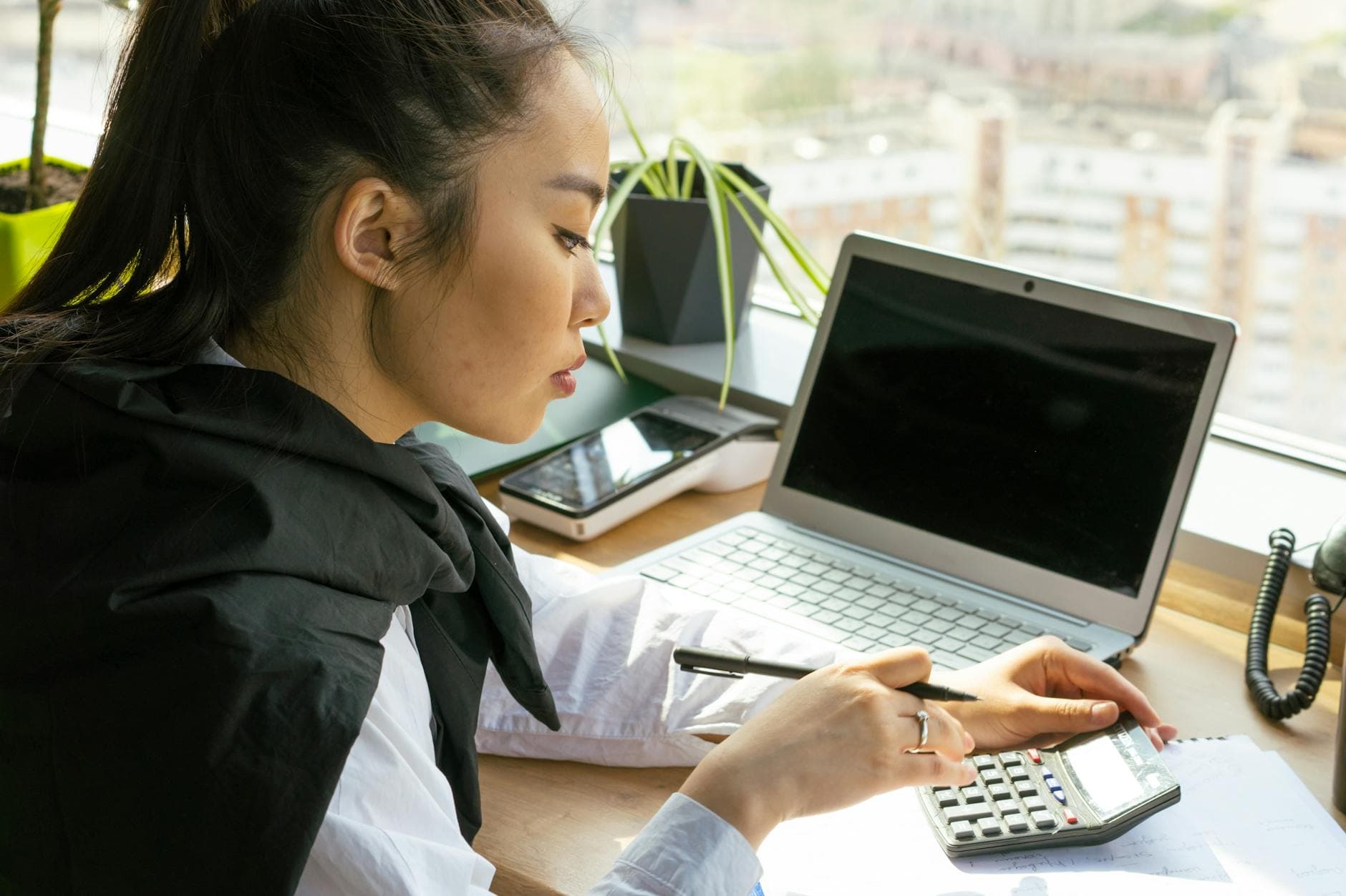 Budget d'une agence SEO déménageurs détaillé sur un ordinateur portable