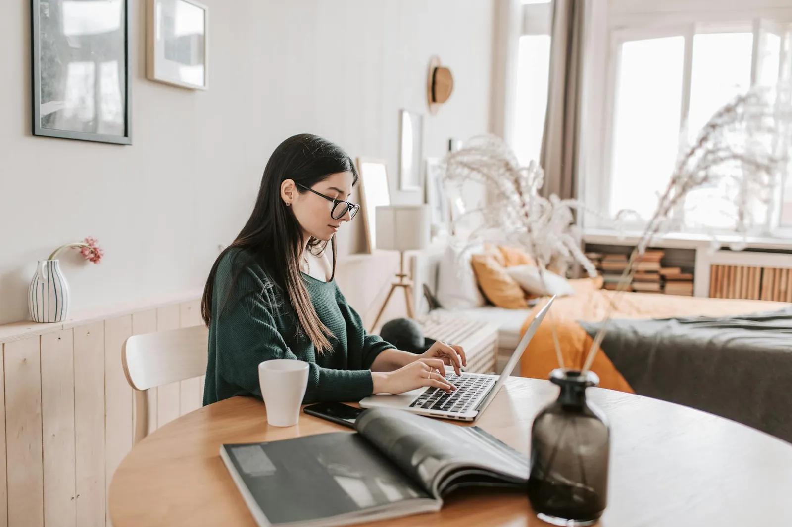 Choisir entre une agence SEO et un freelance
