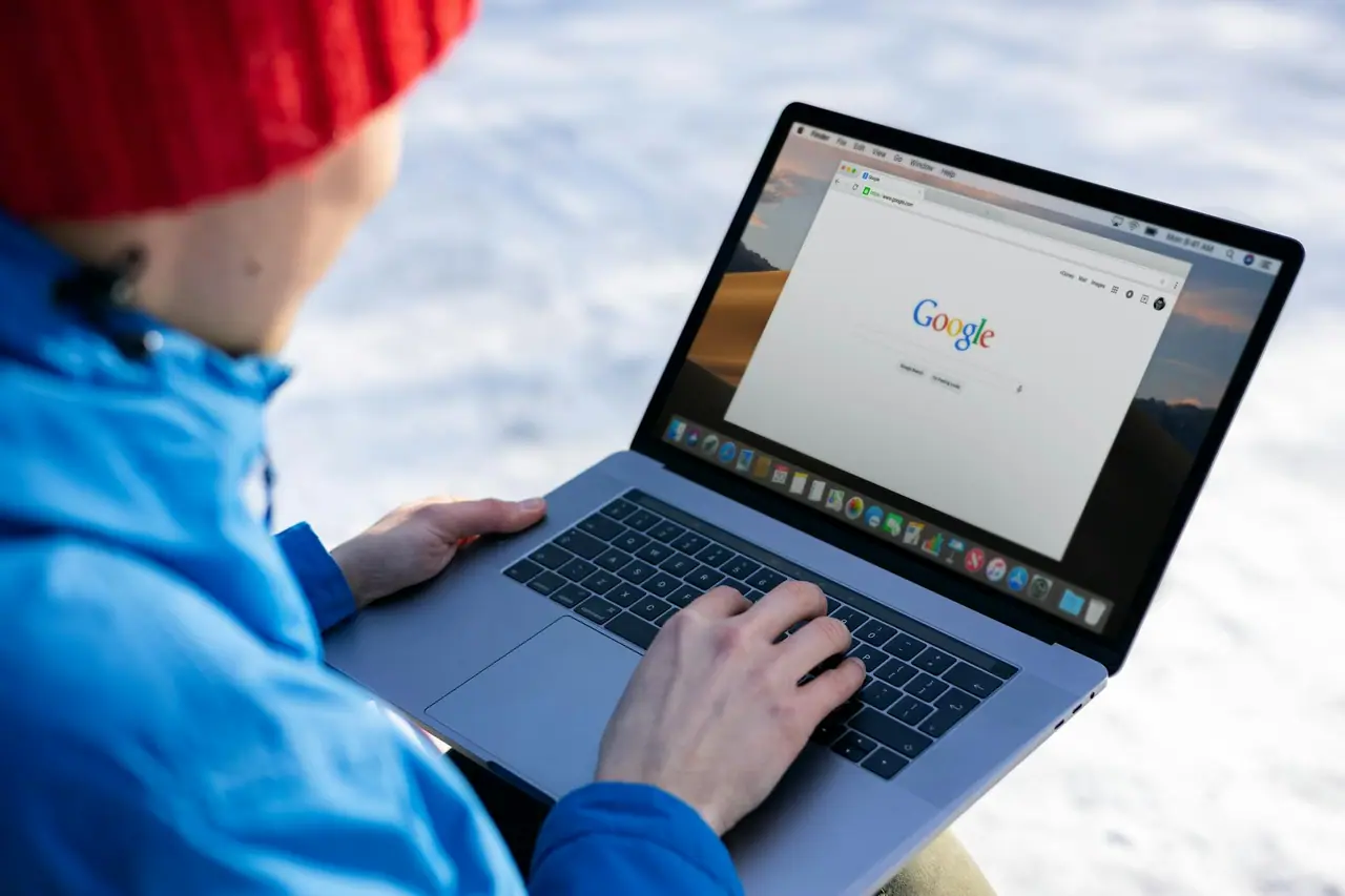 Recherche sur Gemini, l'IA de Google, depuis un ordinateur portable