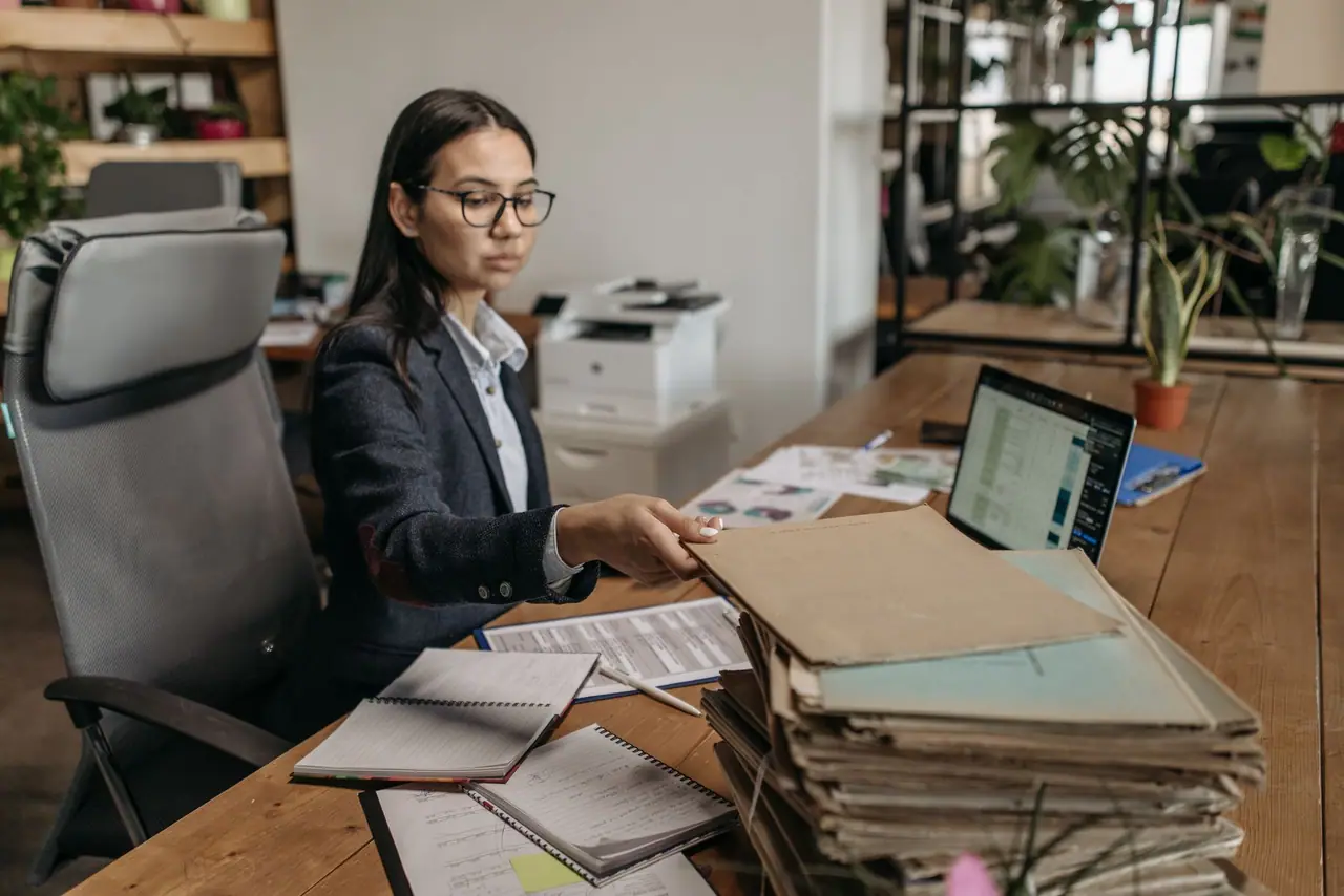 Analyse comparative de devis d'une agence GEO sur un bureau professionnel