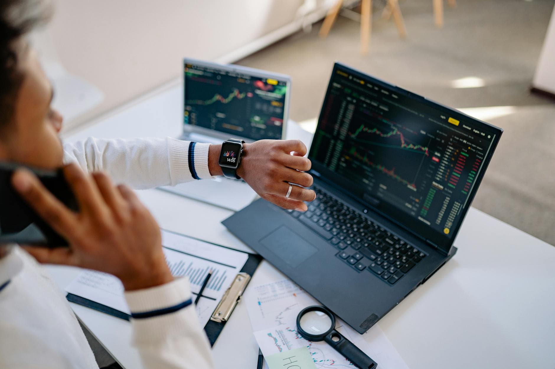 Consultant SEO en Provence-Alpes-Côte d'Azur analysant le trafic d'un site