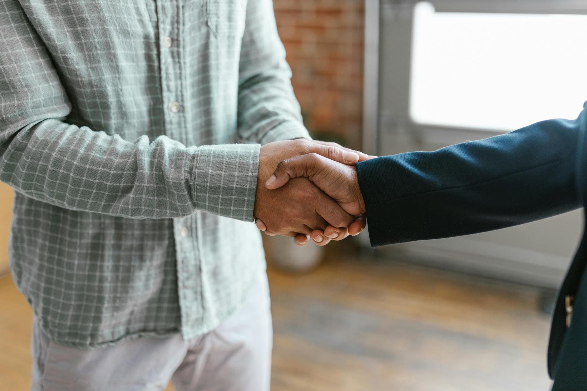 Dirigeant choisissant un consultant SEO en Provence-Alpes-Côte d'Azur