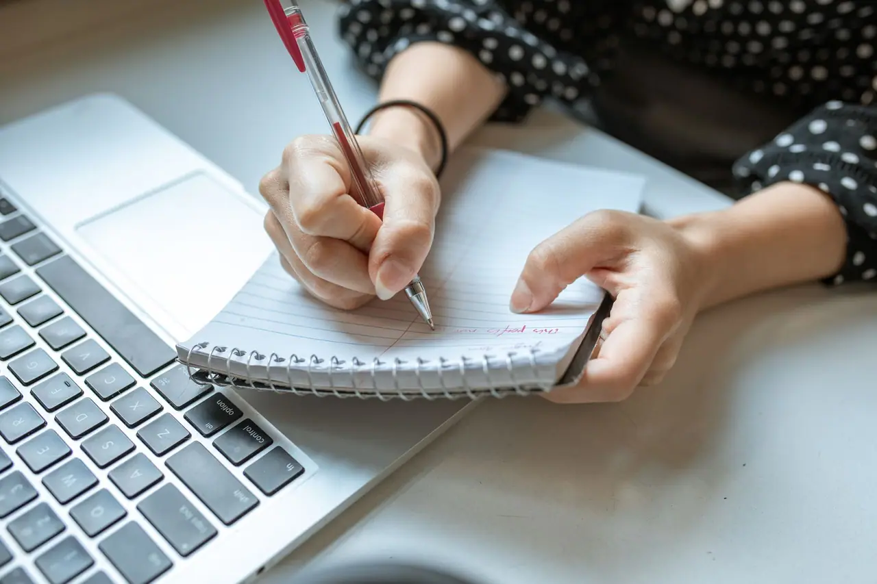 Stratégie de contenu et de mots-clés pour référencer un site
